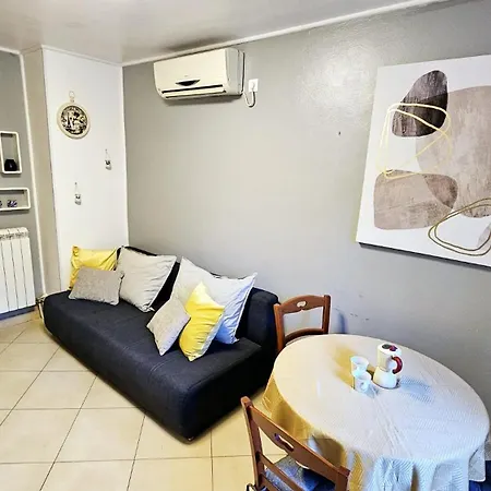 Apartment Eli Near The Beach *